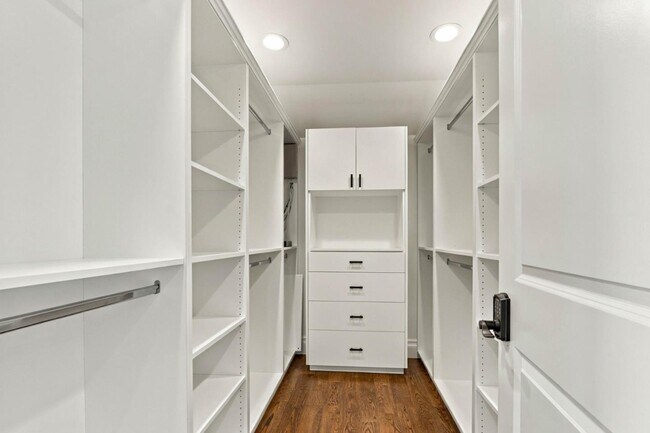 Building Photo - 3878 Magnolia Dr
