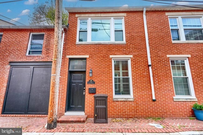 Building Photo - 624 Jasper St