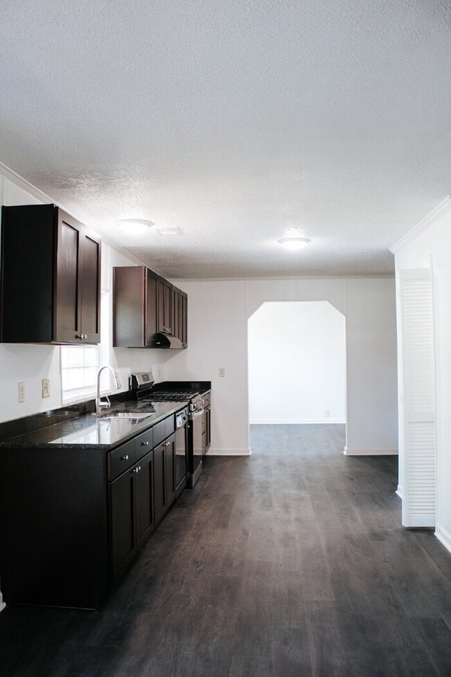 Building Photo - Spacious 4-Bed, 3-Bath Retreat on Greenhill Rd – 2000 Sq Ft of Charleston Charm!