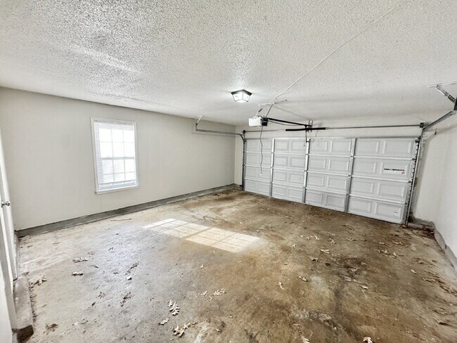 Building Photo - 8569 Kings Cross Cove