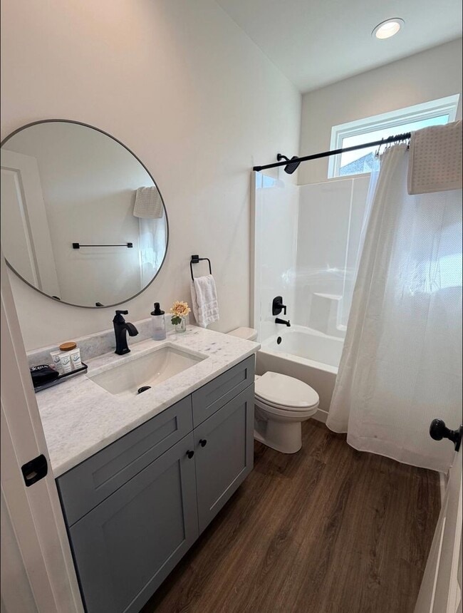 Building Photo - FOR RENT in LAFAYETTE!