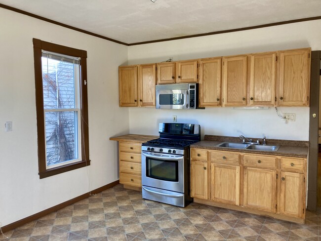 Kitchen - 3058 N Fratney St