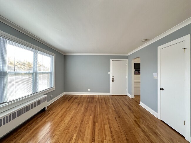 Building Photo - 2750 W North Shore Ave