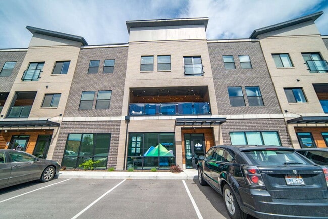 Building Photo - Gorgeous Modern Townhome in Draper