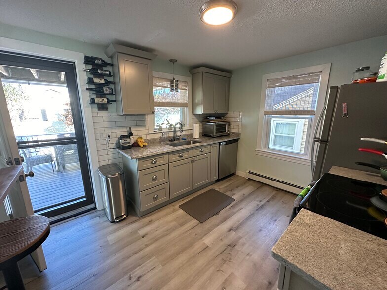 Building Photo - 33 Windhurst Ave