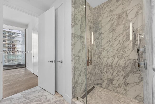 Building Photo - 175 SE 25th Rd