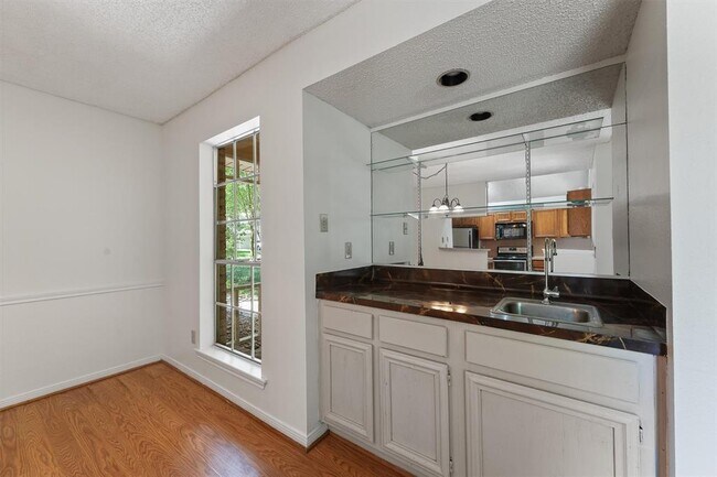 Building Photo - 32 N Pathfinders Cir