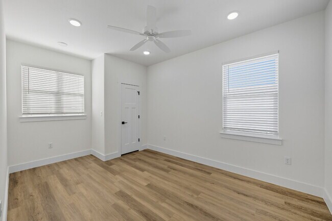 Building Photo - Brand New Custom 3 bedroom home in Granbury!