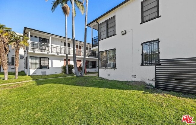 Building Photo - 1518 Laurel Canyon Blvd