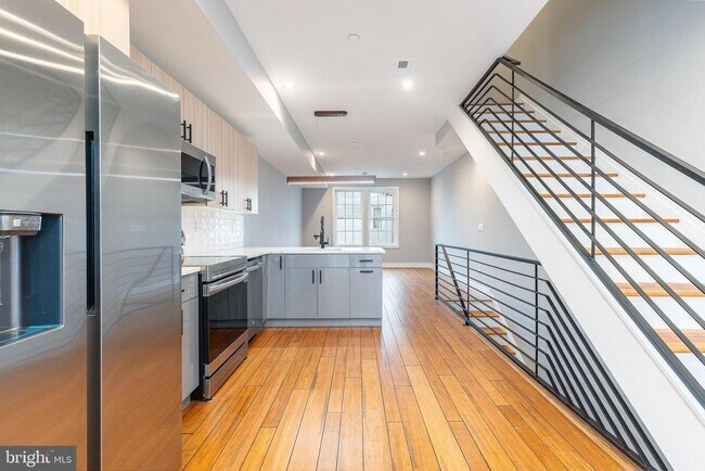 Building Photo - 2821 Livingston St