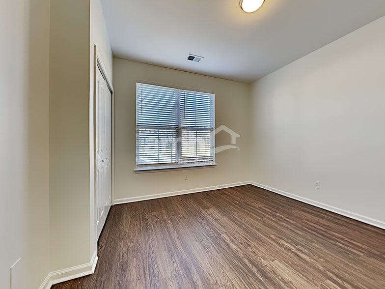Building Photo - 128 Satur Dr