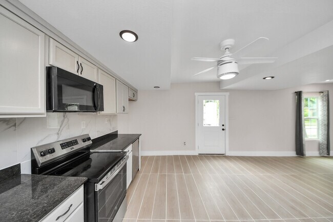 Building Photo - 5903 Belneath St