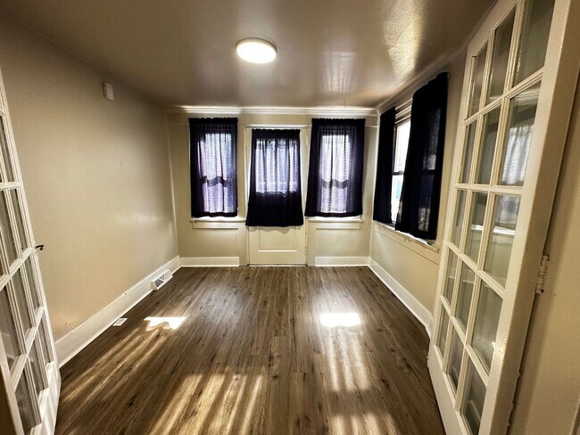 Building Photo - Aliquippa Triplex