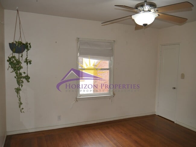 Building Photo - 841 Robertson Way