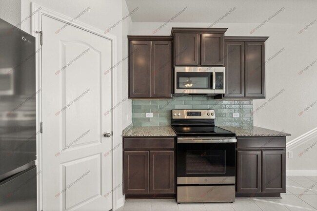 Building Photo - 725 Gingham Trl