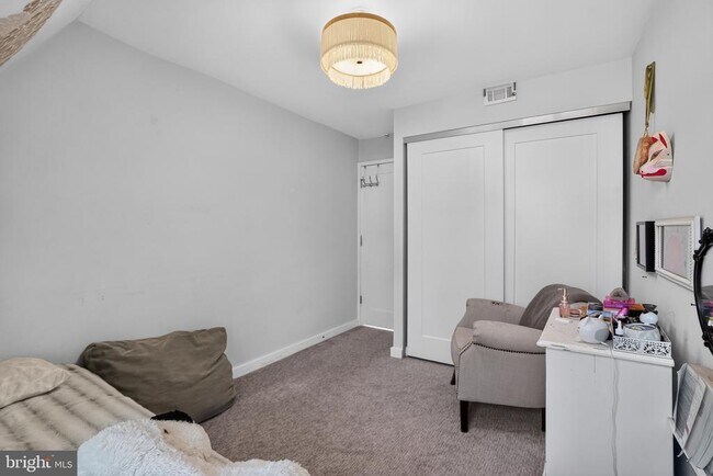 Building Photo - 812 Lombard St