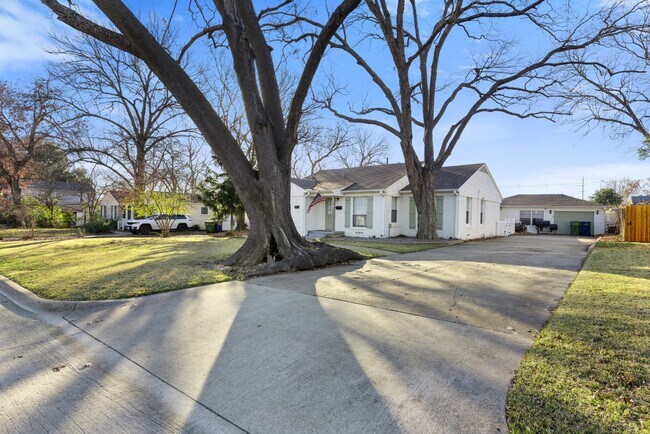Building Photo - Updated Garland Home