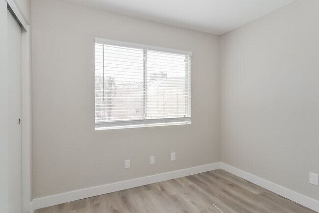 Building Photo - 390 Lombardy Cir