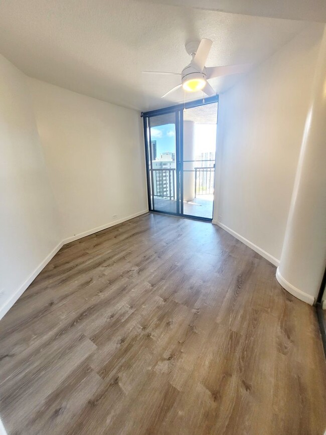 Building Photo - AVAILABLE NOW | 6 or 12 Month Lease Option...