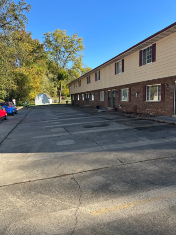 Building Photo - 111 Oakwood Rd