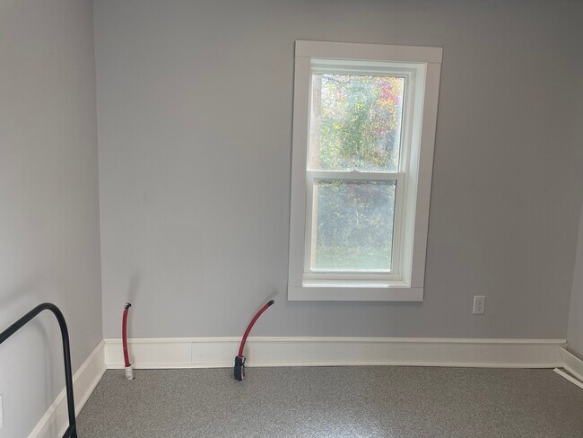 Unit 3 1BR + Office - 1826 E Superior St