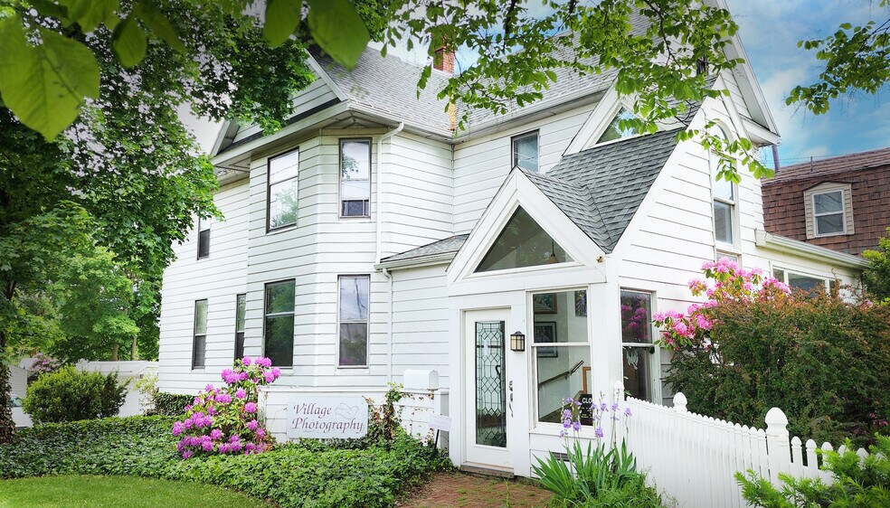 Large, 2nd floor apartment - 2706 Buffalo Rd