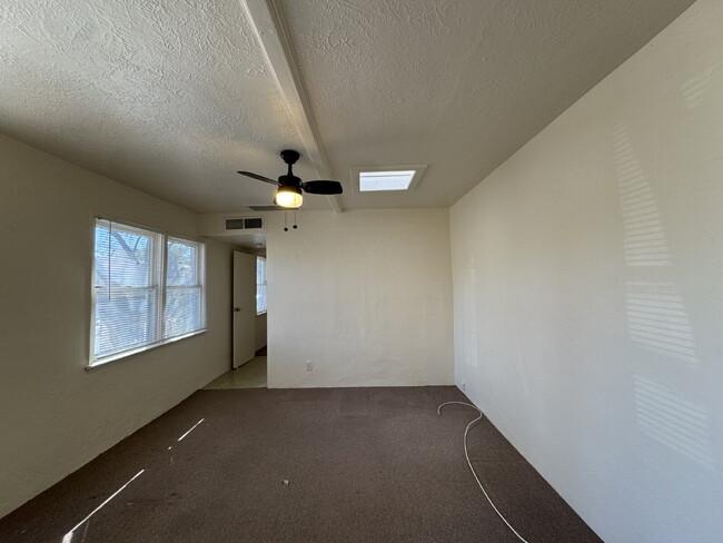 Building Photo - 1 bed 1 bath Casita in south Central Tucson