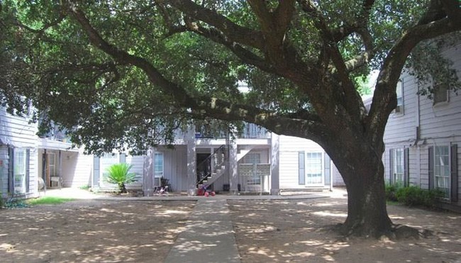 Building Photo - 6215 Tierwester St