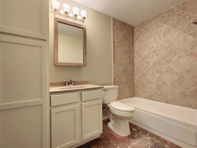 Building Photo - 11703 Lorene Ave