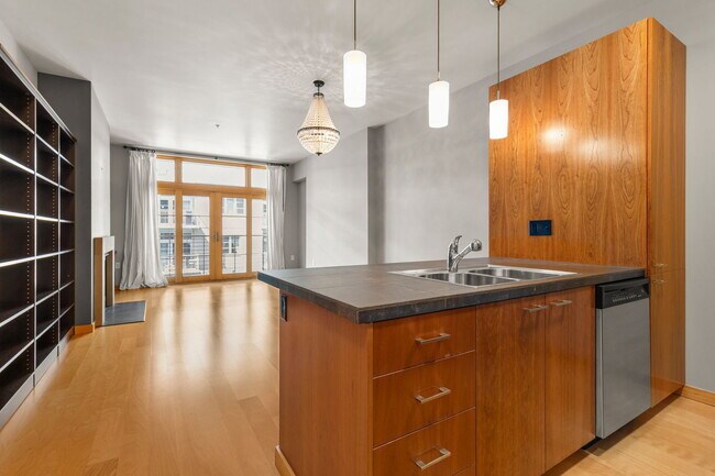 Building Photo - 1133 NW 11th Ave