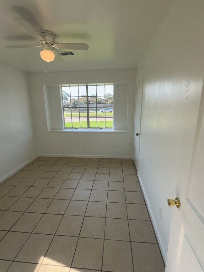 Building Photo - 15335 Woodforest Blvd