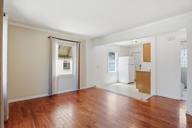 Building Photo - 3432 Woodside St