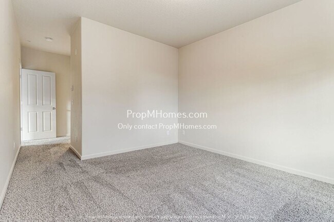 Building Photo - Beautiful Must See Two Bedroom Condo in Ce...