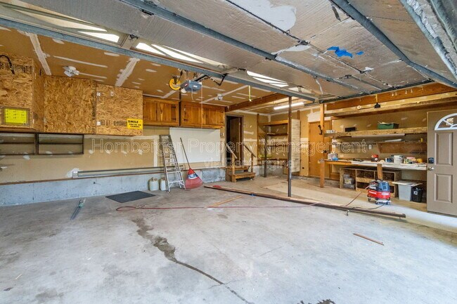 Building Photo - 1407 W Spring Ln