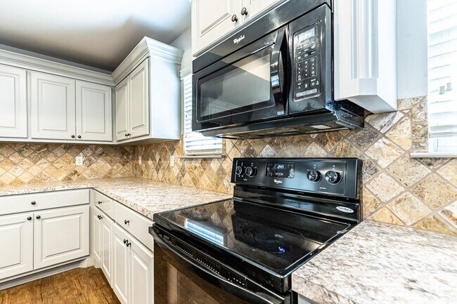 Building Photo - Gorgeous Home in Cooper District