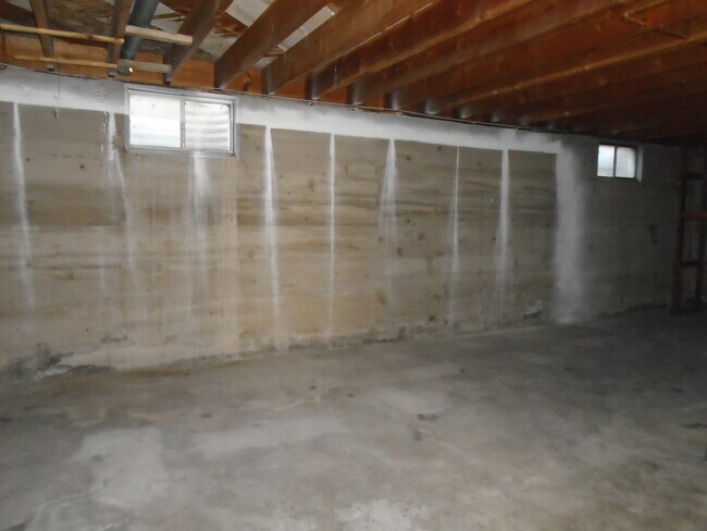 Building Photo - 3009 High Dr