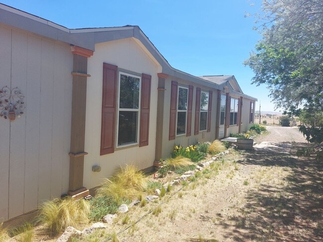 Building Photo - 4 Bedroom, 2 Bathroom Home in Moriarty, NM