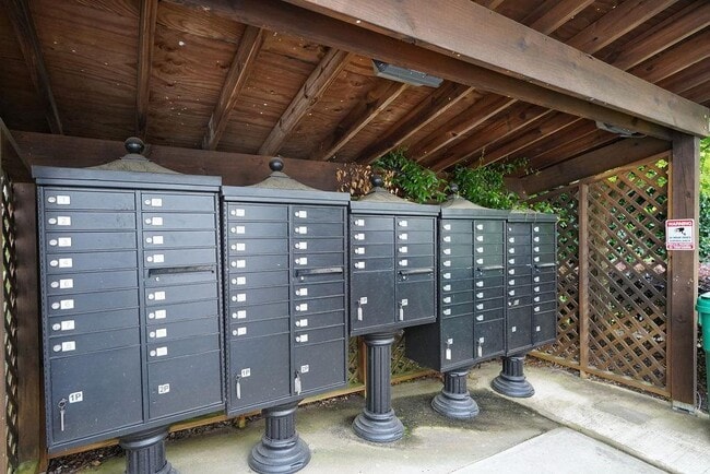 Building Photo - 307 Le Gran Bend