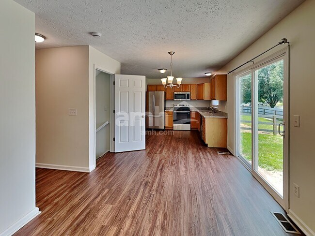 Building Photo - 257 Bannock Dr