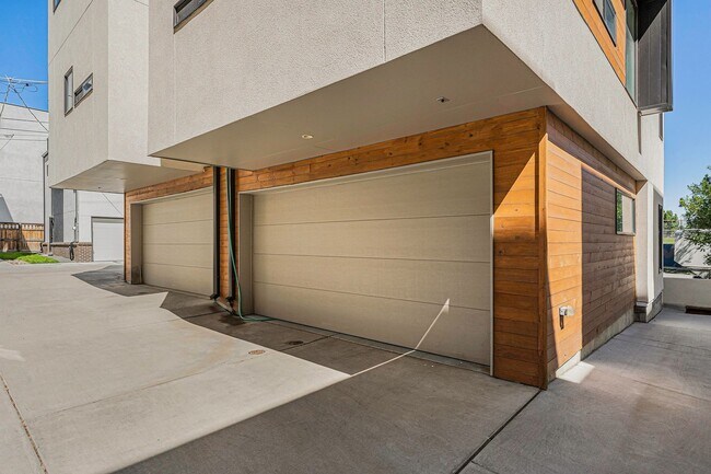 Building Photo - 3402 W 18th Ave