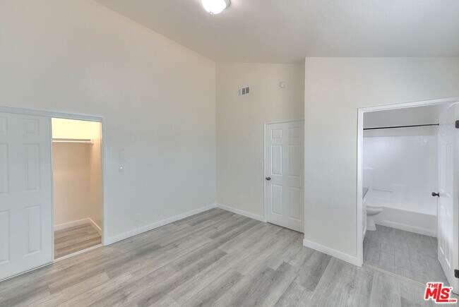 Building Photo - 13810 Funston Ave