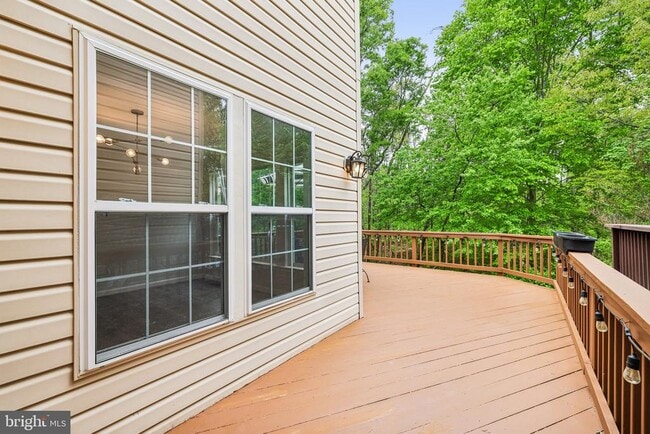 Building Photo - 8727 Thornbrook Dr