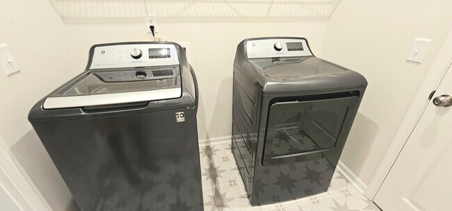 Building Photo - 904 Kinsey Aly