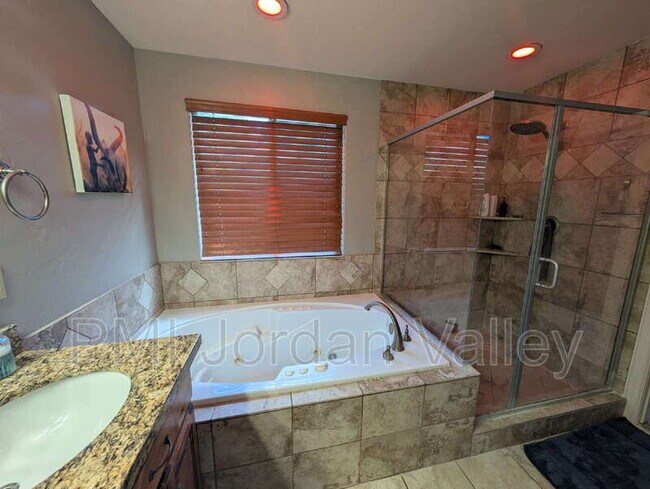 Building Photo - 14457 Gray Fox Dr