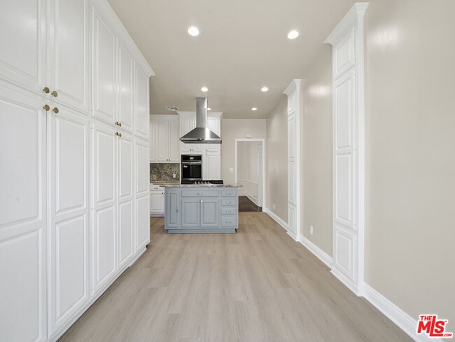 Building Photo - 743 N Orange Dr