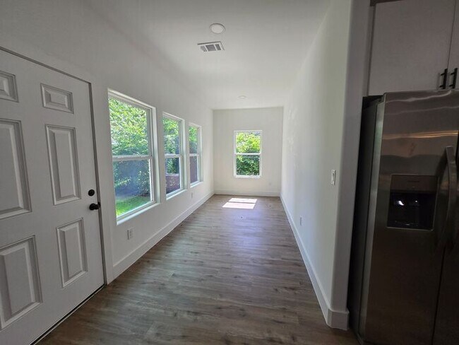 Building Photo - Stunning New Build