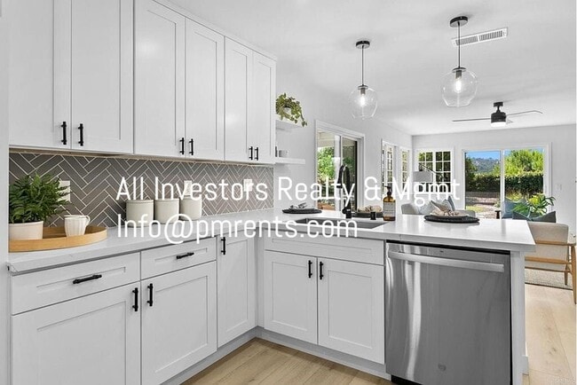 Building Photo - 4959 Park Dr