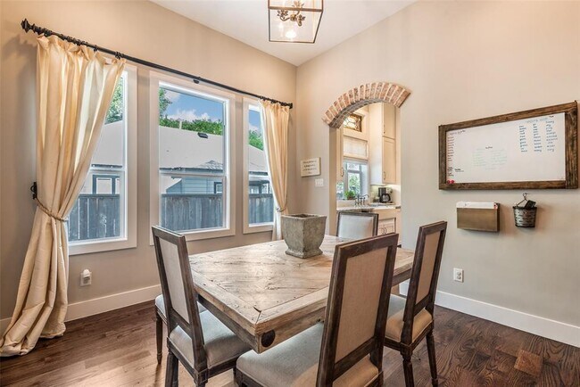 Building Photo - 127 5th St