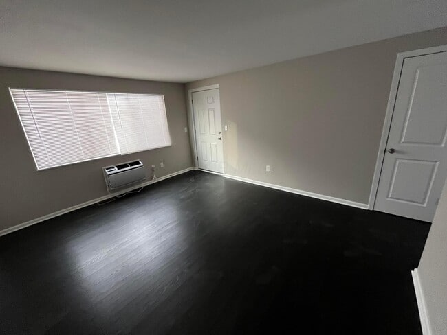 Building Photo - 4669 Hilton Ave