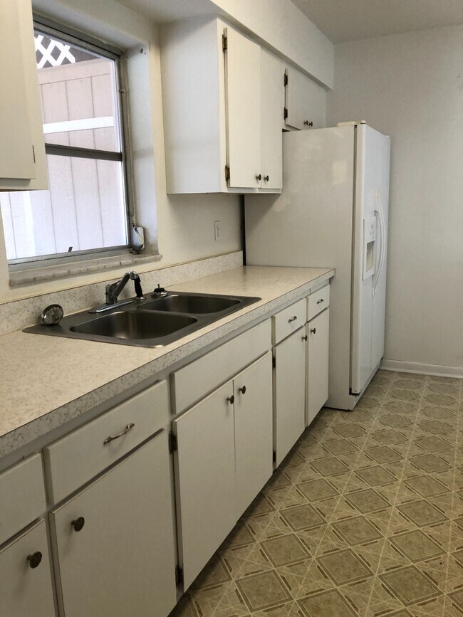 Building Photo - 3 Bed 1 Bath Home | Pet Friendly | Washer ...